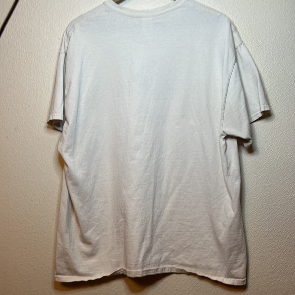 I envision a world where chickens can freely cross the road T-shirt - Picture 3 of 4